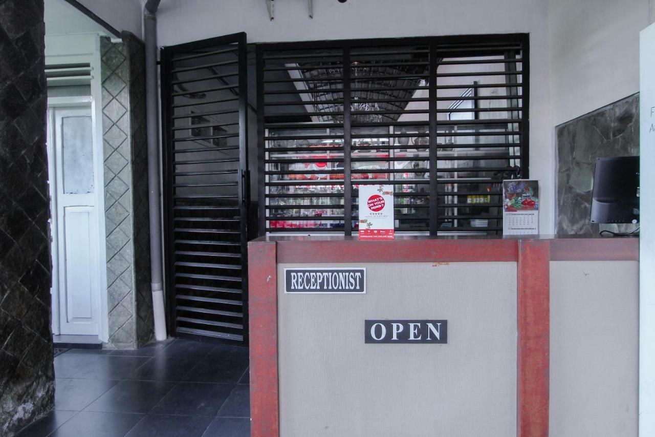 Oyo 1361 Singosari Family Residence Banyuwangi (East Java) Exterior foto