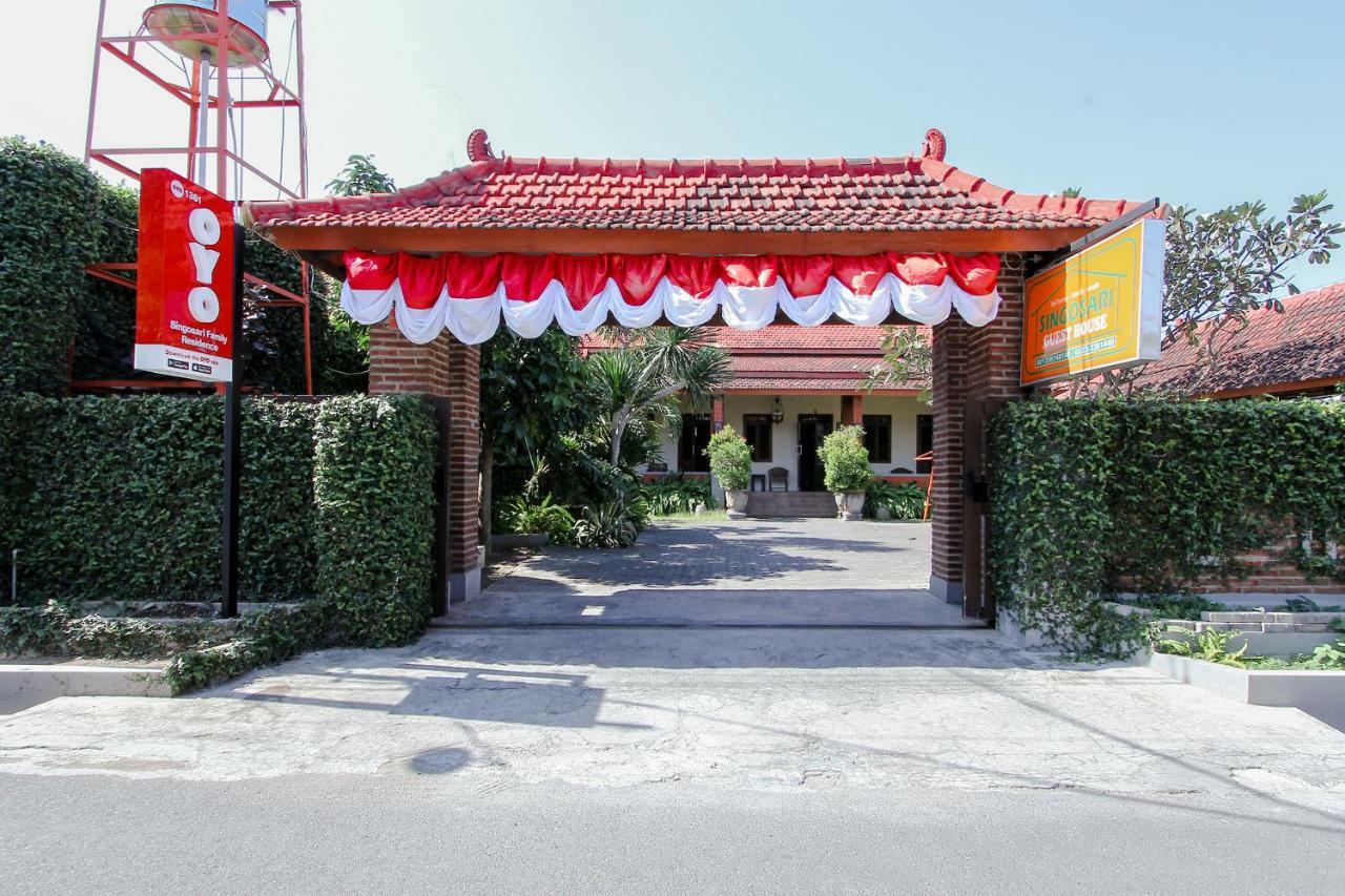 Oyo 1361 Singosari Family Residence Banyuwangi (East Java) Exterior foto